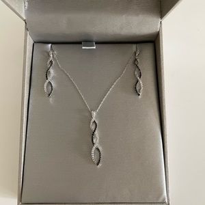 Necklace and earrings set